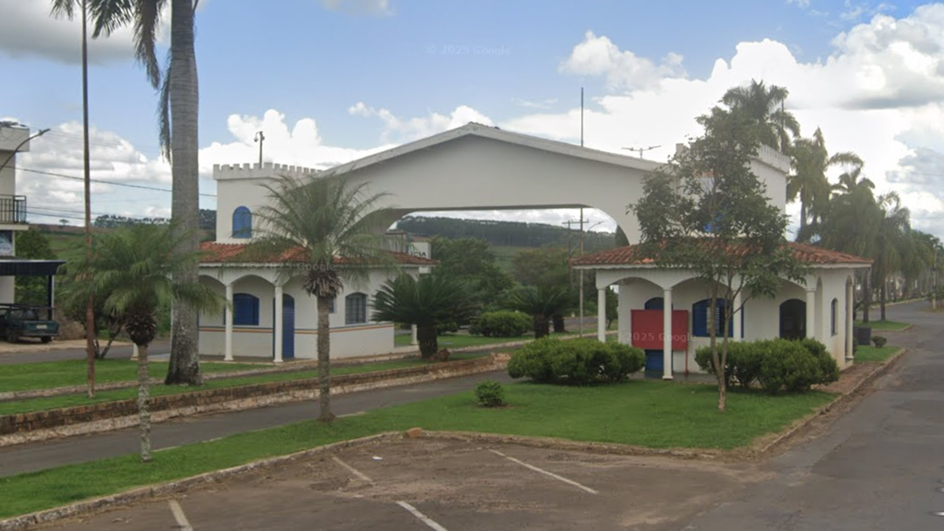 Pórtico e Loja de Artesanatos Locais