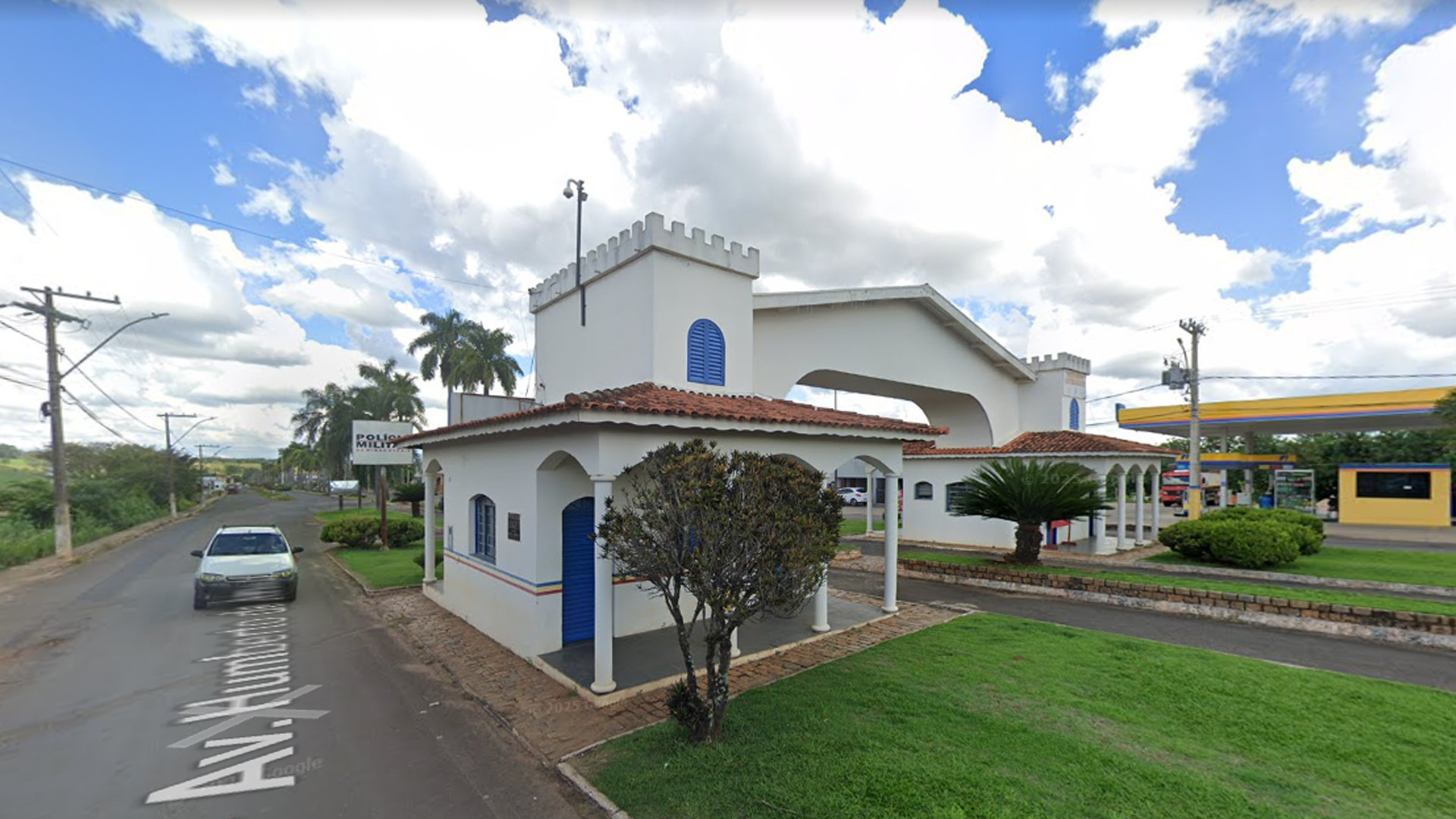 Pórtico e Loja de Artesanatos Locais